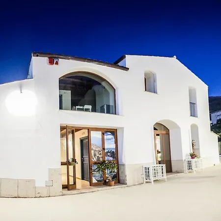 Alojamento de Acomodação e Pequeno-almoço Borgo Marino *